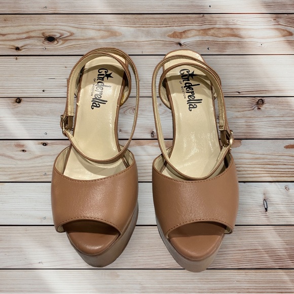 Petite Shoes for Petite feet Cinderella of Boston Style Knoll Color Tan Size 3.5 - Picture 2 of 6